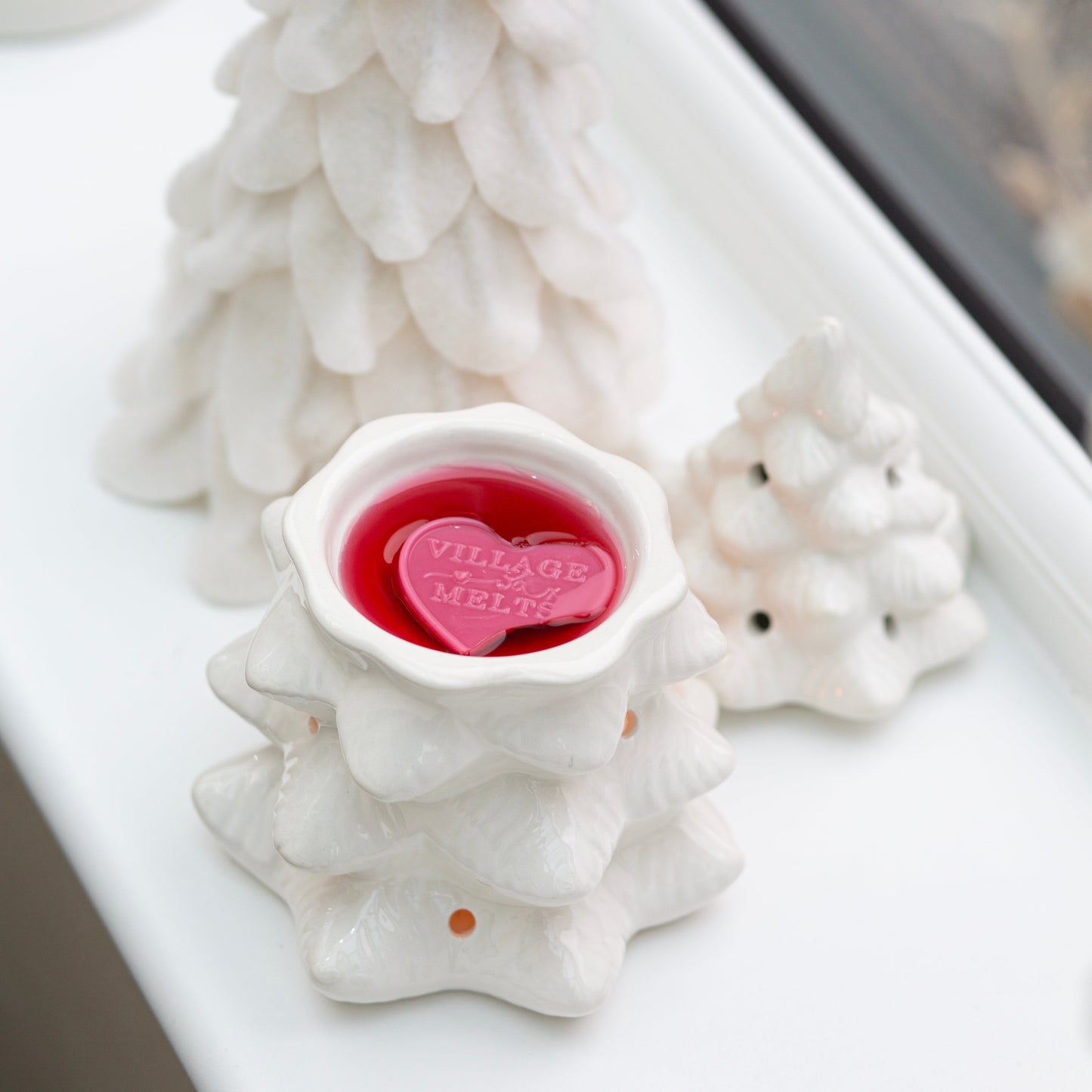 White Christmas Tree Wax Burner + 4 Festive Wax Melts Bundle